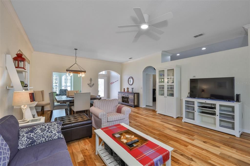 En Venta: $479,000 (2 camas, 2 baños, 2128 Pies cuadrados)