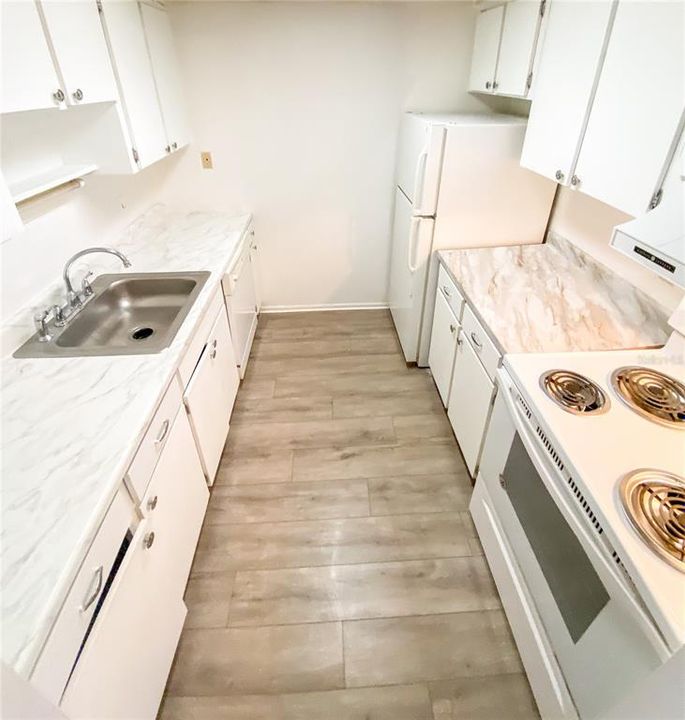 For Sale: $189,000 (2 beds, 1 baths, 1000 Square Feet)