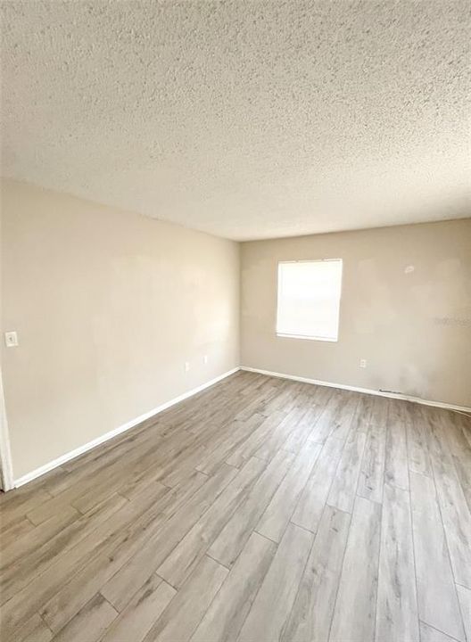 For Sale: $189,000 (2 beds, 1 baths, 1000 Square Feet)