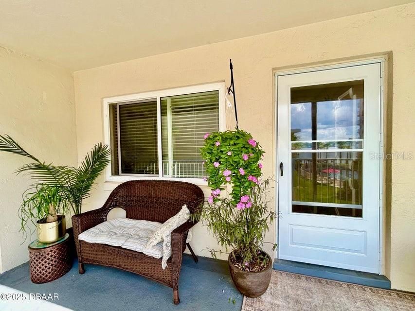 合同活跃: $167,900 (2 贝兹, 1 浴室, 860 平方英尺)