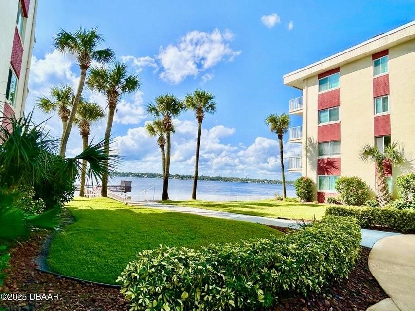 合同活跃: $167,900 (2 贝兹, 1 浴室, 860 平方英尺)