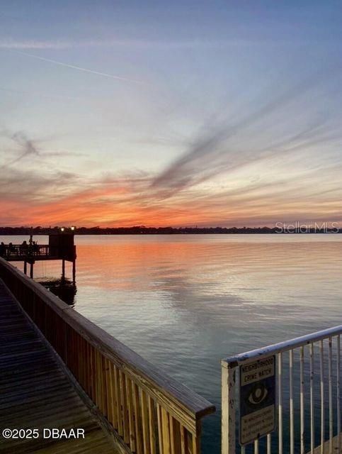 合同活跃: $167,900 (2 贝兹, 1 浴室, 860 平方英尺)