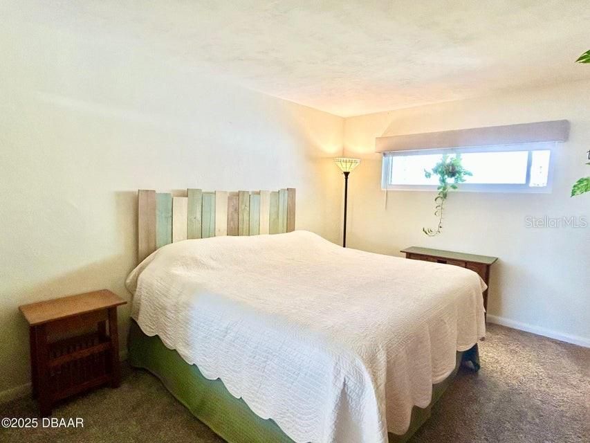 合同活跃: $167,900 (2 贝兹, 1 浴室, 860 平方英尺)