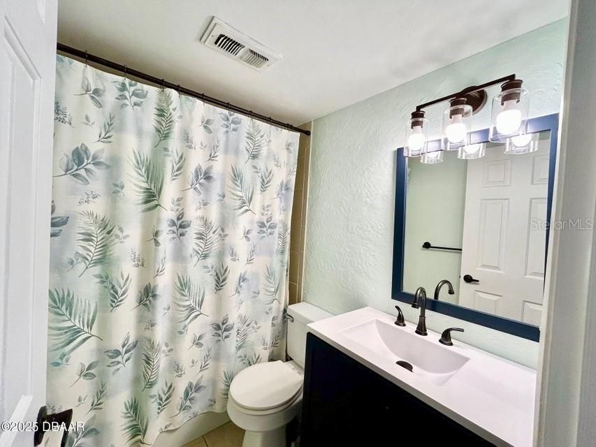 合同活跃: $167,900 (2 贝兹, 1 浴室, 860 平方英尺)