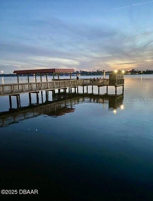 合同活跃: $167,900 (2 贝兹, 1 浴室, 860 平方英尺)