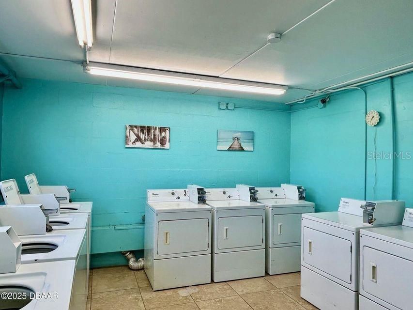 合同活跃: $167,900 (2 贝兹, 1 浴室, 860 平方英尺)