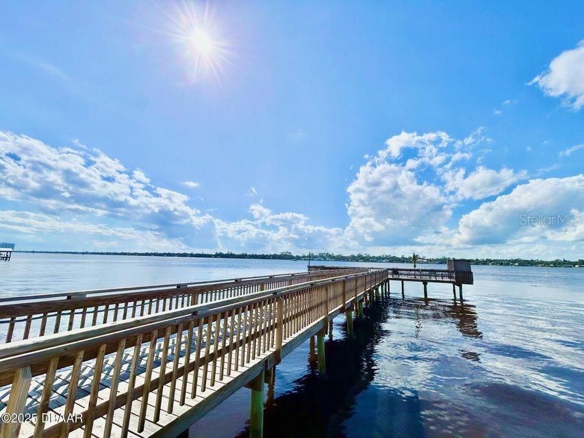 合同活跃: $167,900 (2 贝兹, 1 浴室, 860 平方英尺)