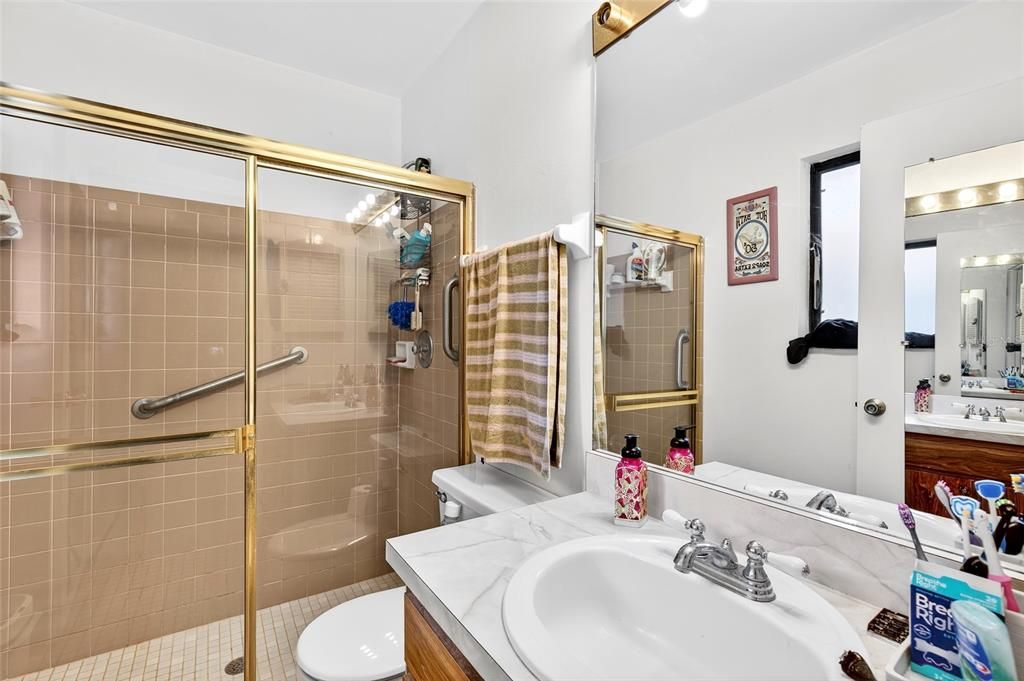 En Venta: $285,000 (3 camas, 2 baños, 1628 Pies cuadrados)