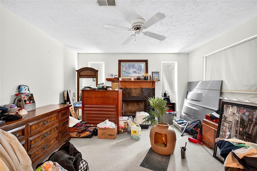 En Venta: $285,000 (3 camas, 2 baños, 1628 Pies cuadrados)