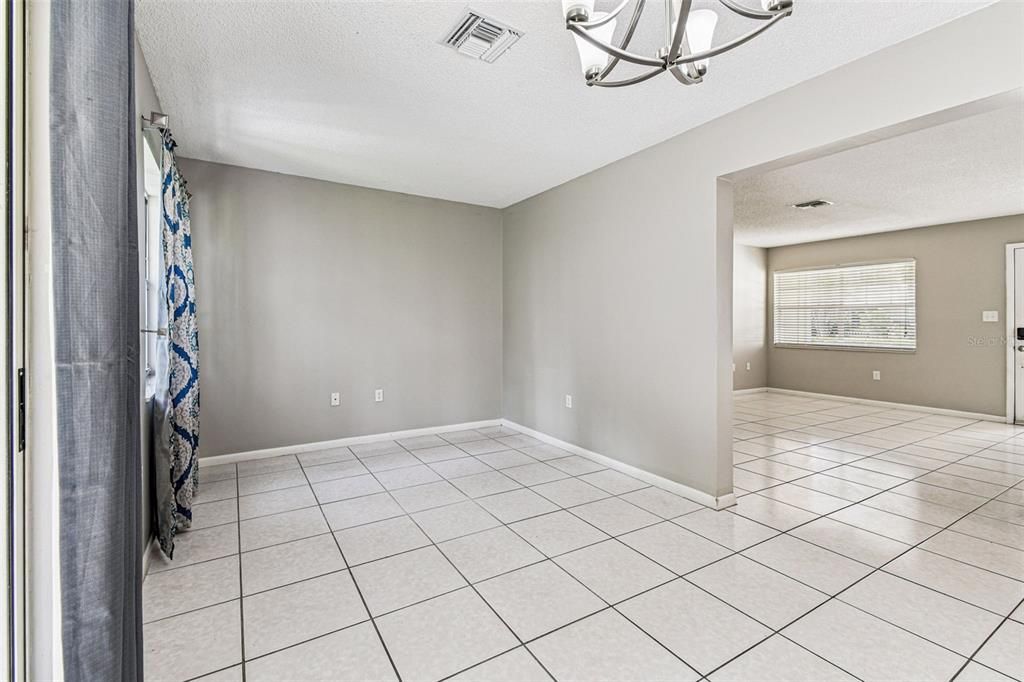 待售: $249,000 (2 贝兹, 2 浴室, 1269 平方英尺)