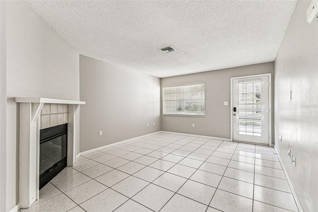 待售: $249,000 (2 贝兹, 2 浴室, 1269 平方英尺)