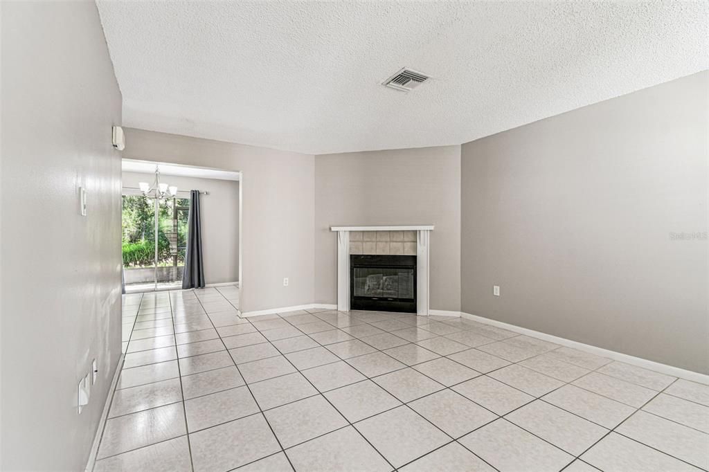 待售: $249,000 (2 贝兹, 2 浴室, 1269 平方英尺)