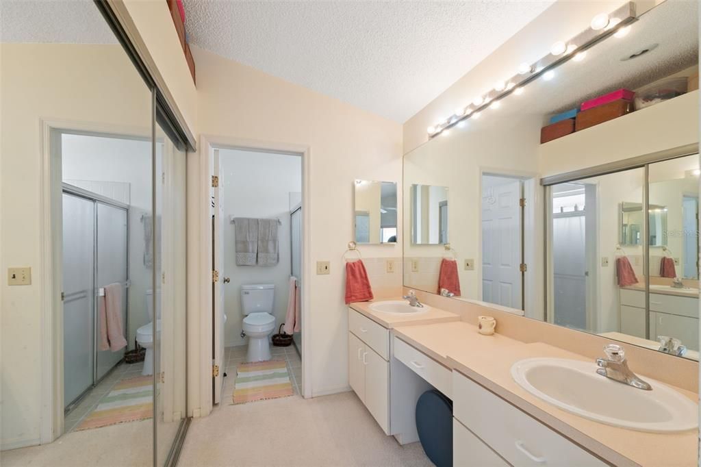 For Sale: $350,000 (2 beds, 2 baths, 1446 Square Feet)