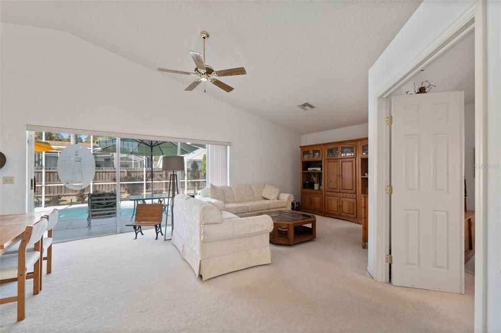 For Sale: $350,000 (2 beds, 2 baths, 1446 Square Feet)