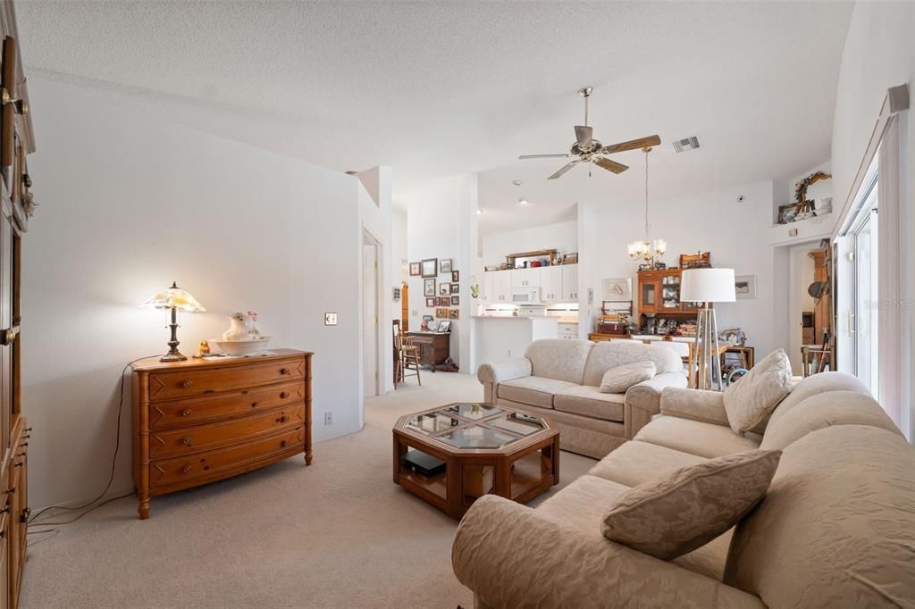 For Sale: $350,000 (2 beds, 2 baths, 1446 Square Feet)