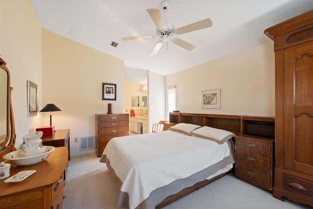 For Sale: $350,000 (2 beds, 2 baths, 1446 Square Feet)