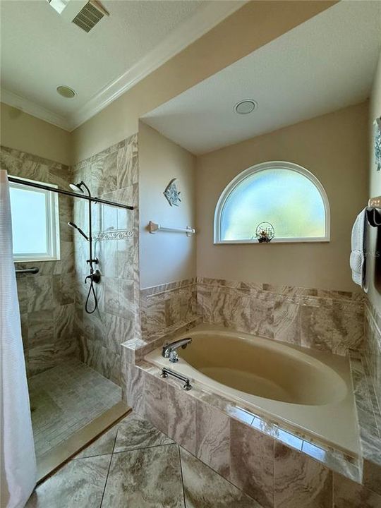 For Rent: $3,495 (3 beds, 2 baths, 2094 Square Feet)