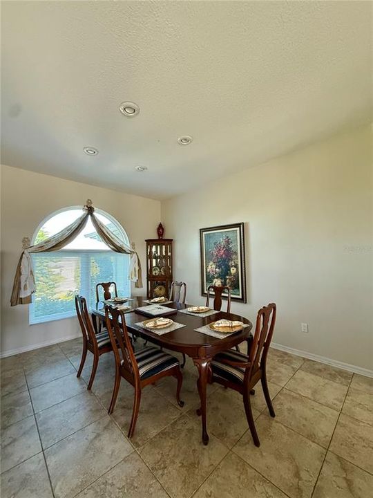 For Rent: $3,495 (3 beds, 2 baths, 2094 Square Feet)