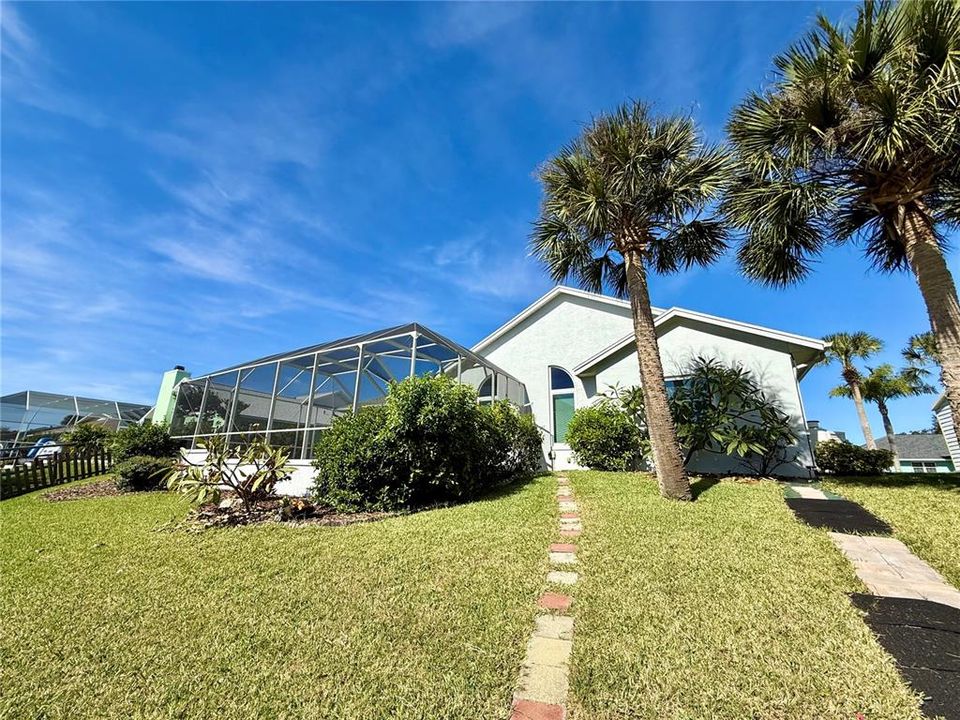 For Rent: $3,495 (3 beds, 2 baths, 2094 Square Feet)