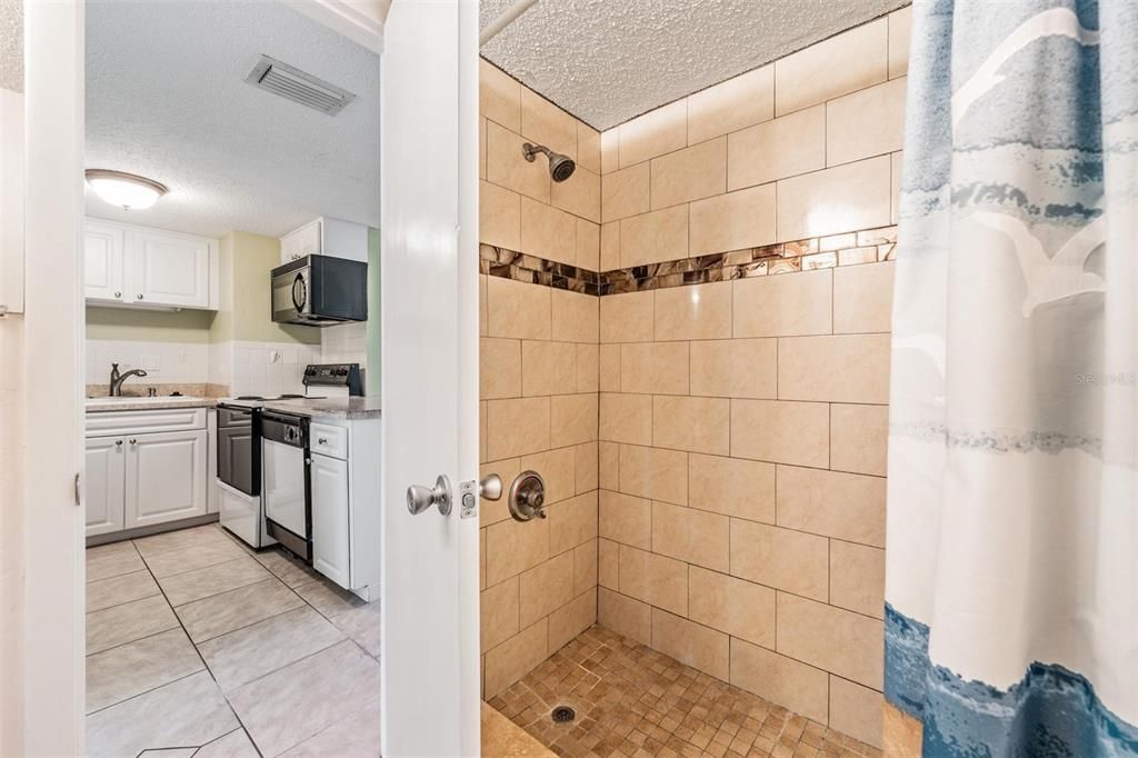 For Sale: $385,000 (1 beds, 1 baths, 535 Square Feet)