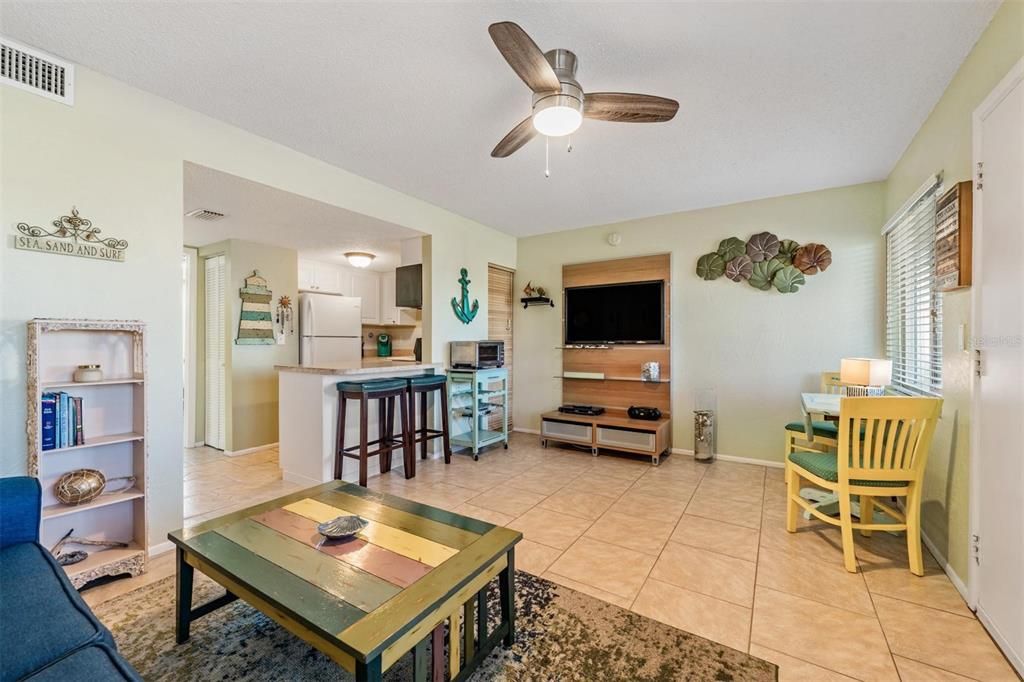 For Sale: $385,000 (1 beds, 1 baths, 535 Square Feet)