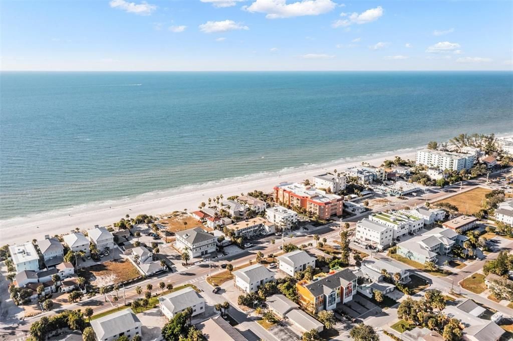 For Sale: $385,000 (1 beds, 1 baths, 535 Square Feet)