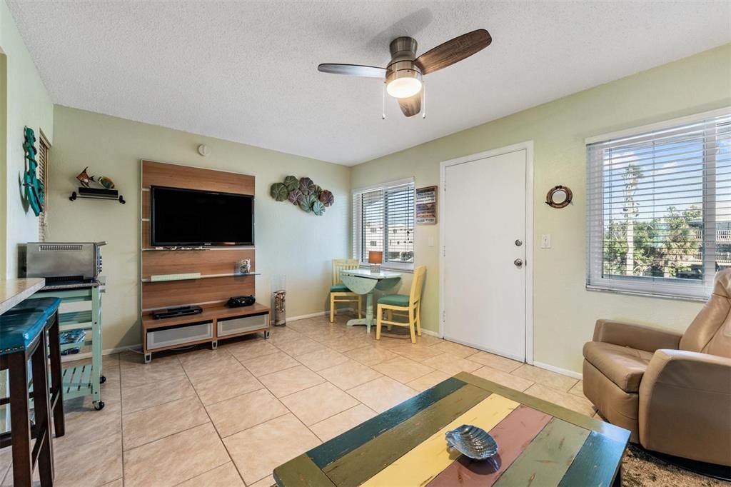 For Sale: $385,000 (1 beds, 1 baths, 535 Square Feet)