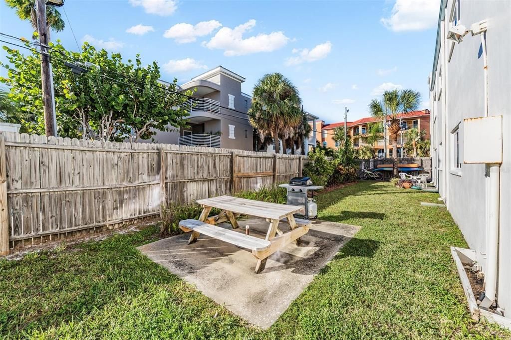 For Sale: $385,000 (1 beds, 1 baths, 535 Square Feet)