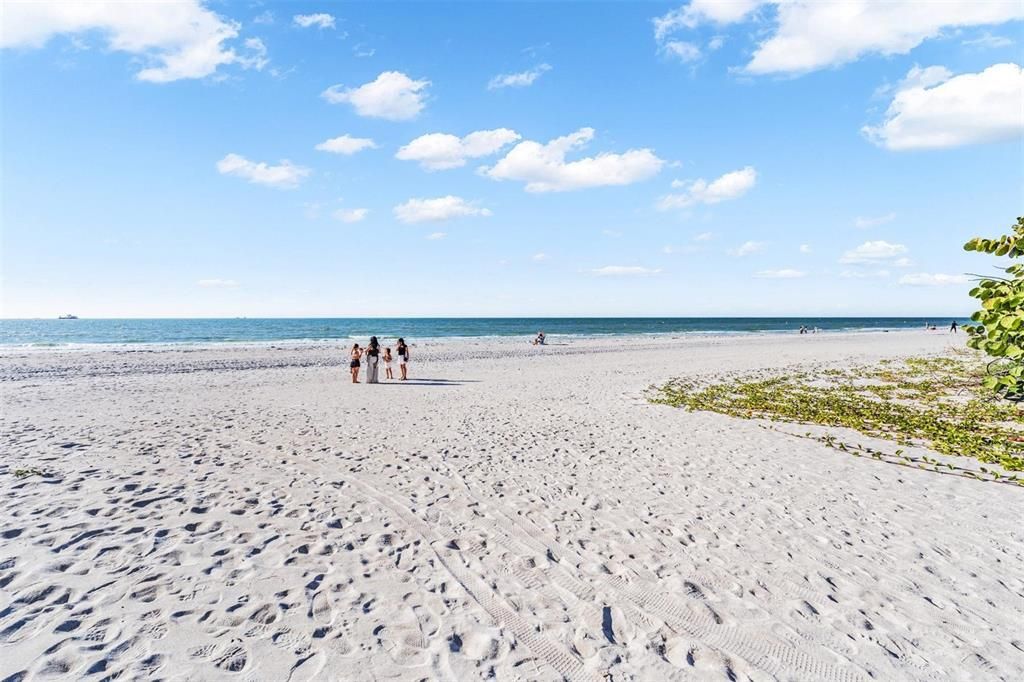 For Sale: $385,000 (1 beds, 1 baths, 535 Square Feet)