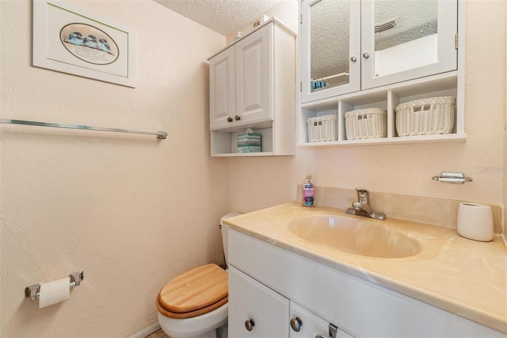For Sale: $385,000 (1 beds, 1 baths, 535 Square Feet)
