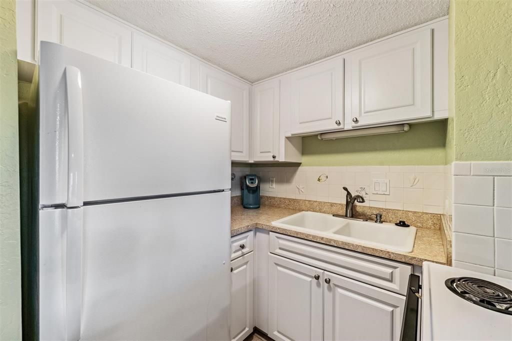 For Sale: $385,000 (1 beds, 1 baths, 535 Square Feet)