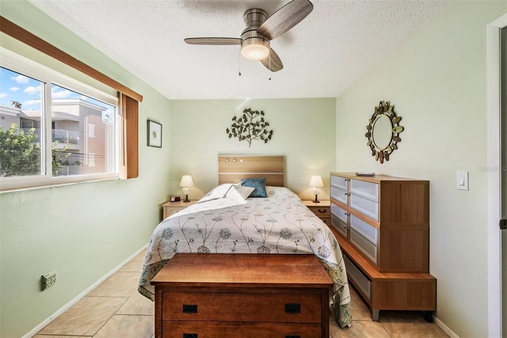 For Sale: $385,000 (1 beds, 1 baths, 535 Square Feet)