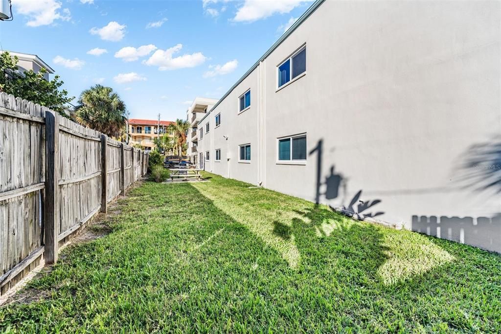 For Sale: $385,000 (1 beds, 1 baths, 535 Square Feet)