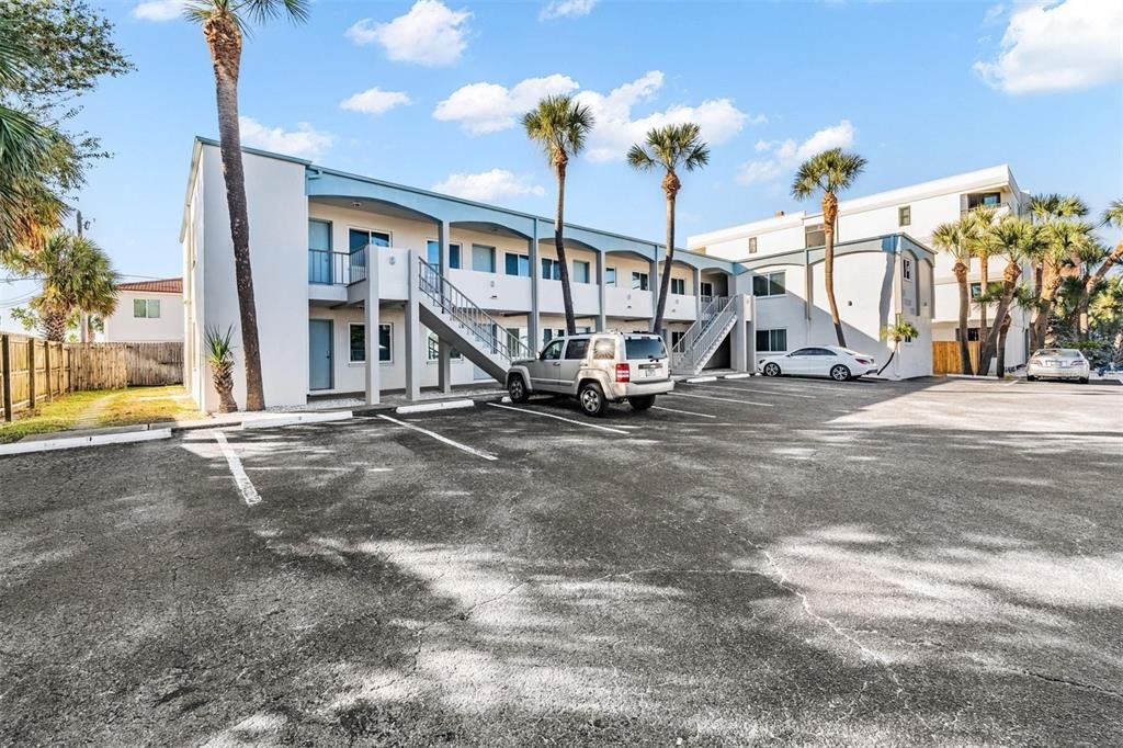 For Sale: $385,000 (1 beds, 1 baths, 535 Square Feet)