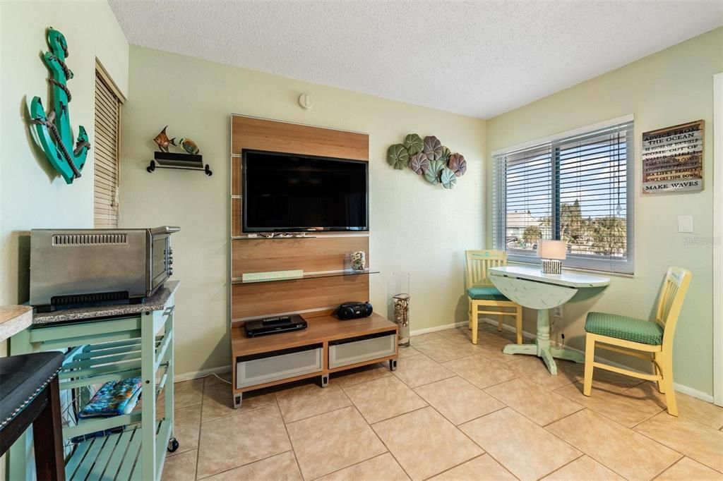 For Sale: $385,000 (1 beds, 1 baths, 535 Square Feet)