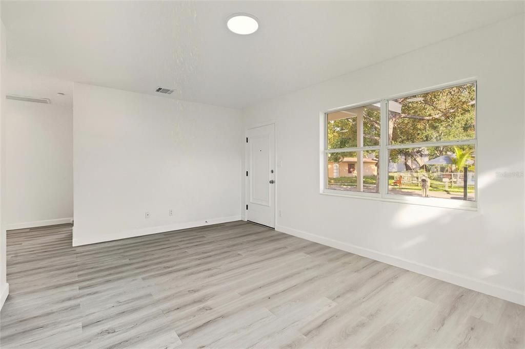 For Sale: $289,990 (3 beds, 2 baths, 1200 Square Feet)