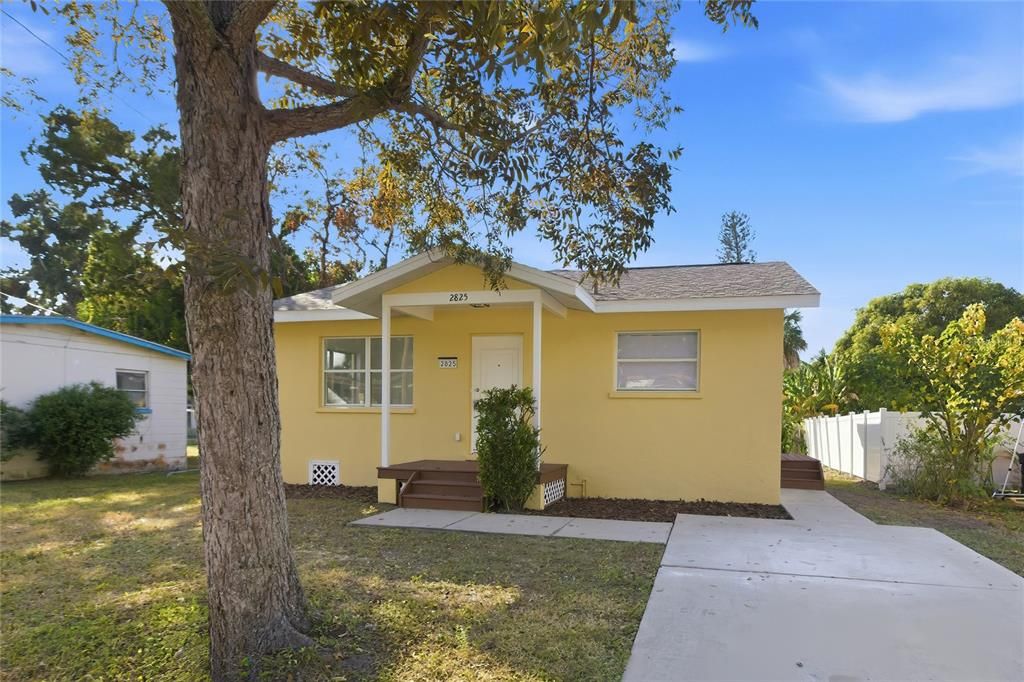 For Sale: $289,990 (3 beds, 2 baths, 1200 Square Feet)