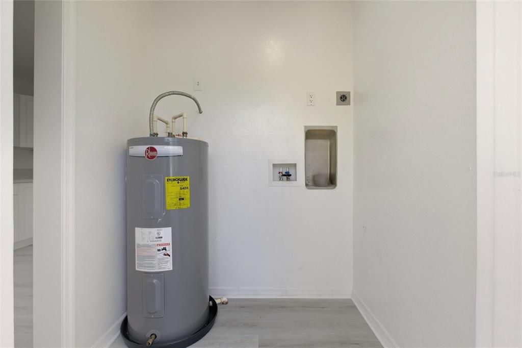 For Sale: $289,990 (3 beds, 2 baths, 1200 Square Feet)