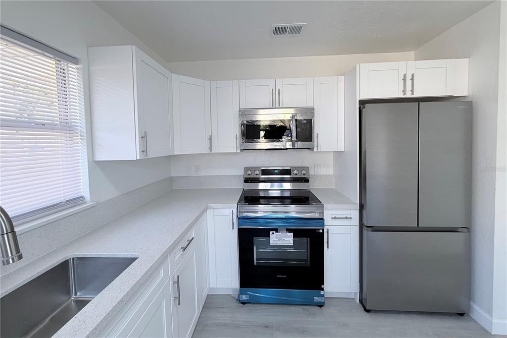 For Sale: $289,990 (3 beds, 2 baths, 1200 Square Feet)