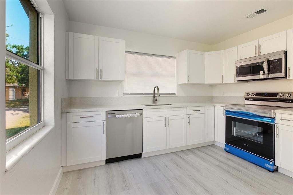 For Sale: $289,990 (3 beds, 2 baths, 1200 Square Feet)