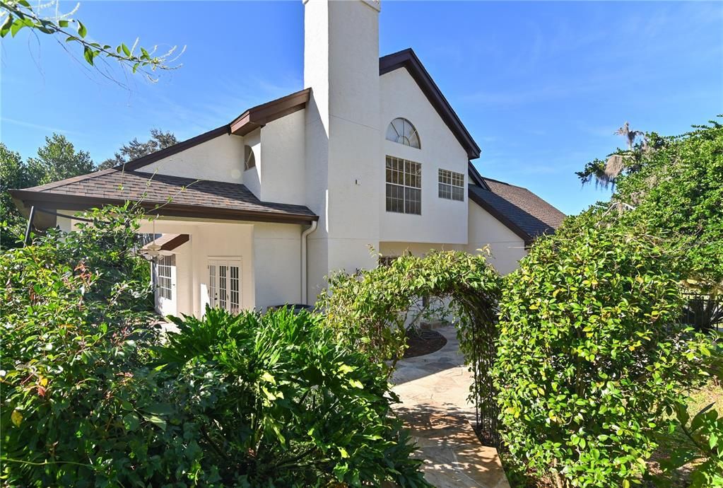 Active With Contract: $500,000 (4 beds, 2 baths, 2916 Square Feet)