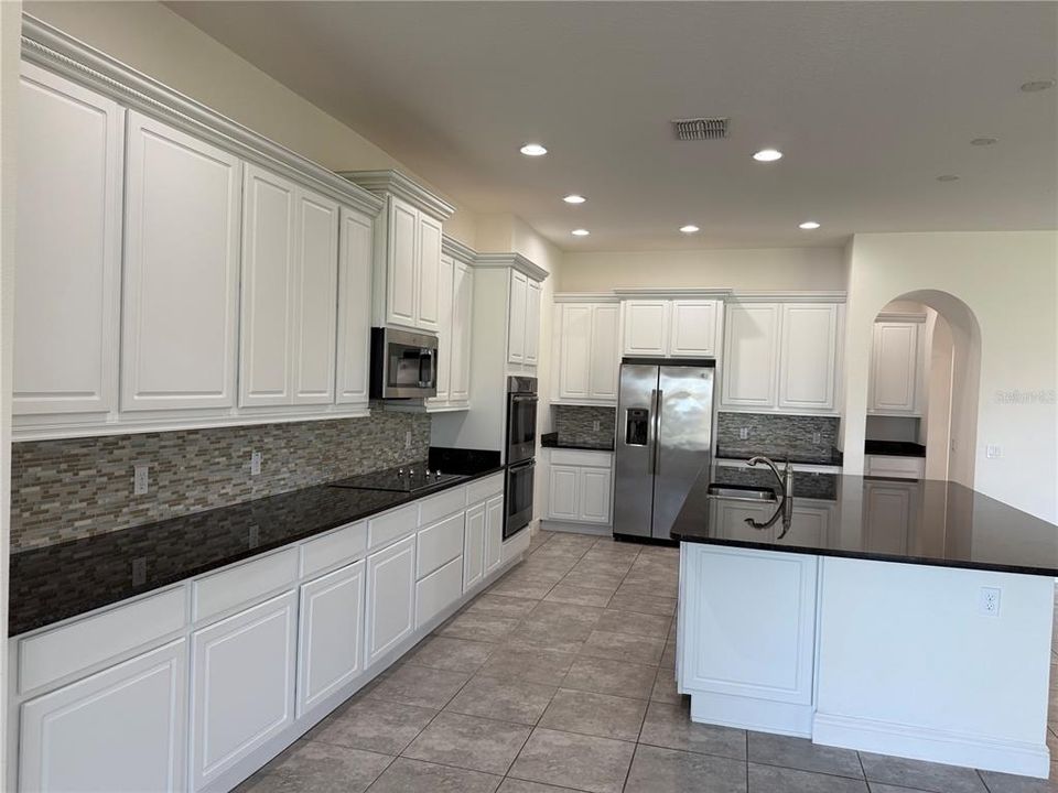 For Rent: $3,895 (5 beds, 5 baths, 5623 Square Feet)