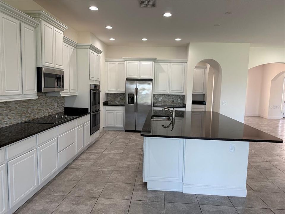 For Rent: $3,895 (5 beds, 5 baths, 5623 Square Feet)