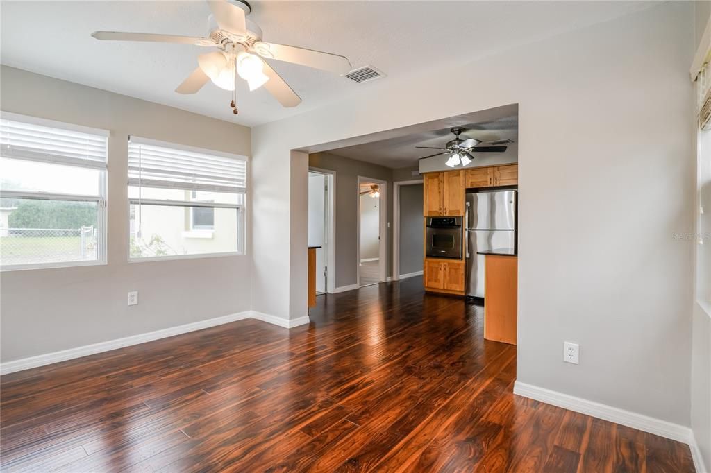 出租: $2,895 (4 贝兹, 2 浴室, 1712 平方英尺)