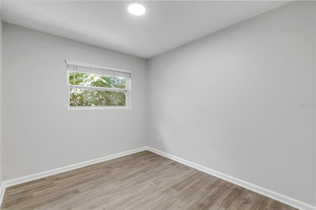 Под контрактом: $242,000 (4 спален, 2 ванн, 1164 Квадратных фут)