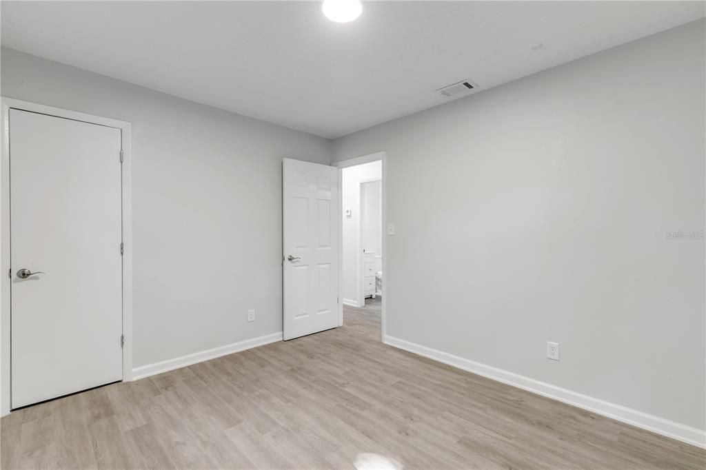 Под контрактом: $242,000 (4 спален, 2 ванн, 1164 Квадратных фут)