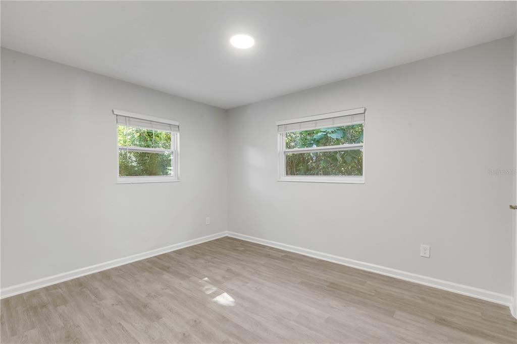 Под контрактом: $242,000 (4 спален, 2 ванн, 1164 Квадратных фут)