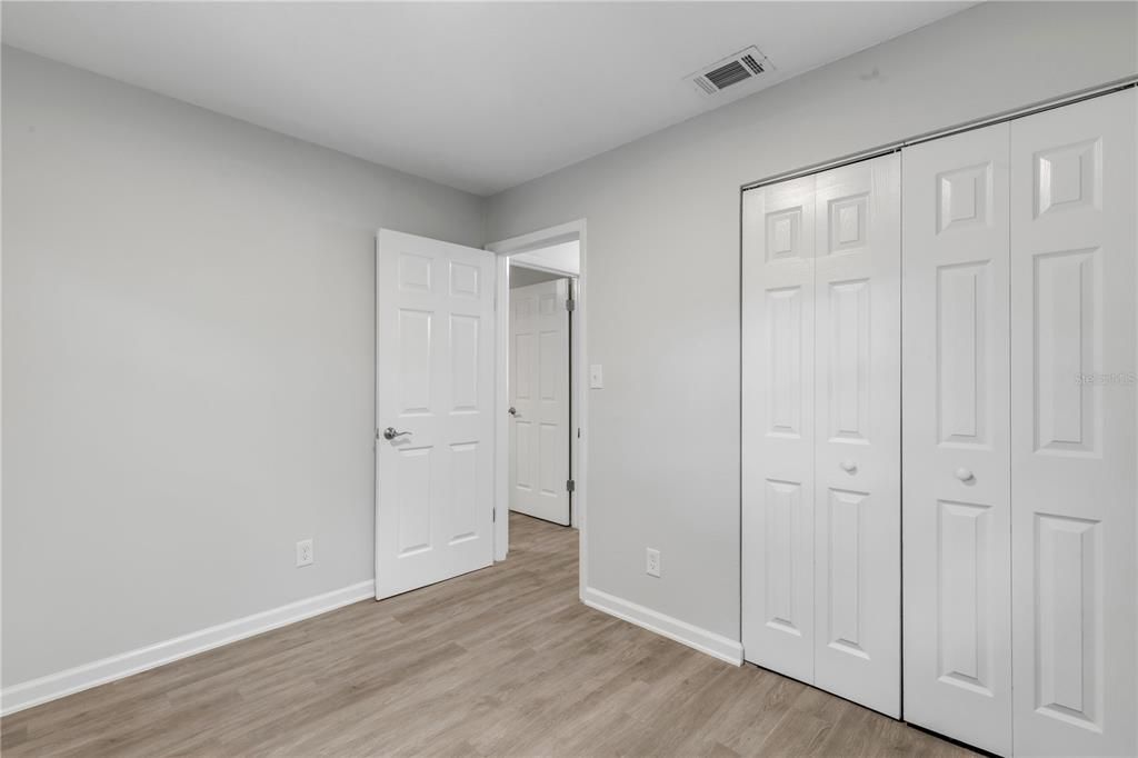 Под контрактом: $242,000 (4 спален, 2 ванн, 1164 Квадратных фут)