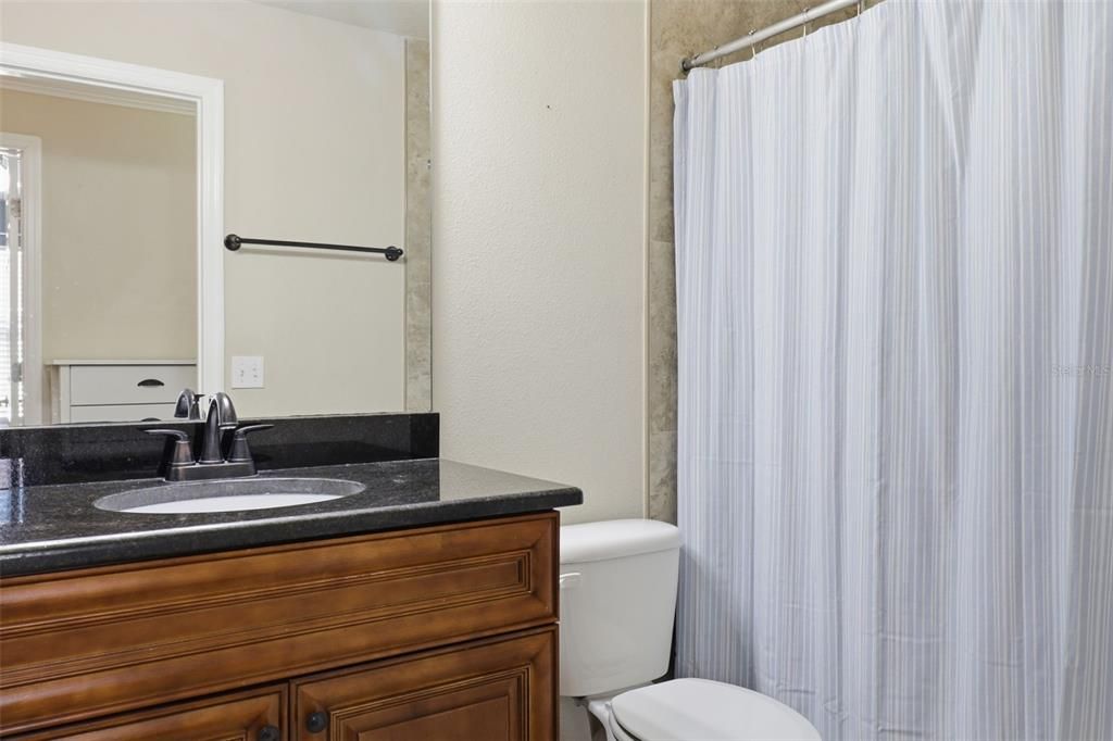 На продажу: $219,000 (2 спален, 2 ванн, 1060 Квадратных фут)