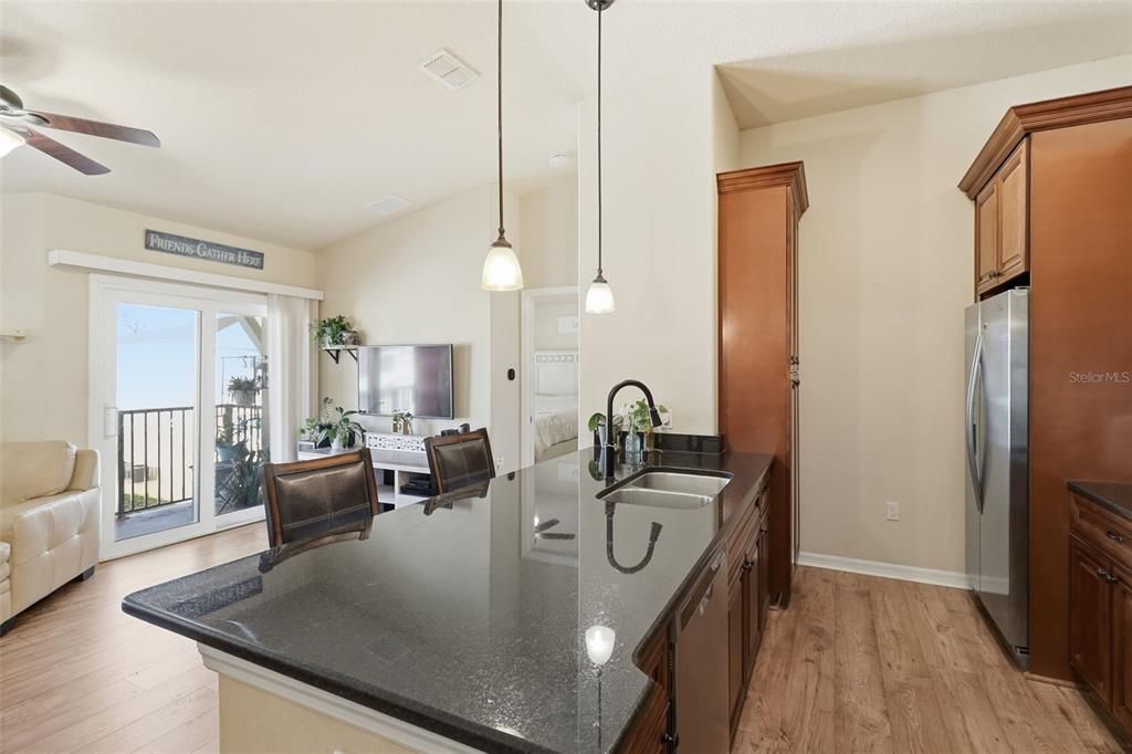 На продажу: $219,000 (2 спален, 2 ванн, 1060 Квадратных фут)